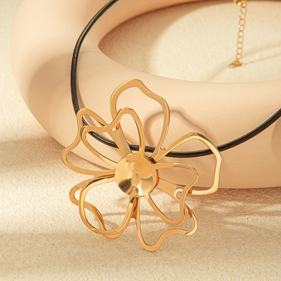 304 Stainless Steel 14K Gold Plated Elegant Classical Artistic Plating Hollow Out Flower Pendant Necklace